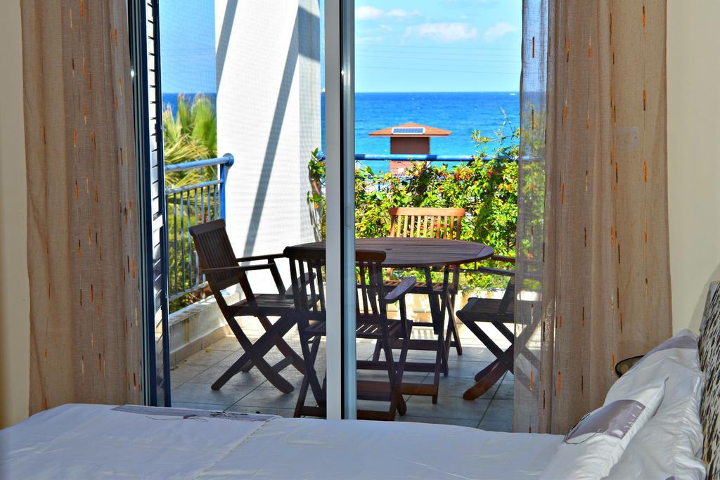 Latchi Beach Front Villa - Private Heated Pool - Amazing Uninterrupted Sea Views Πόλη Εξωτερικό φωτογραφία
