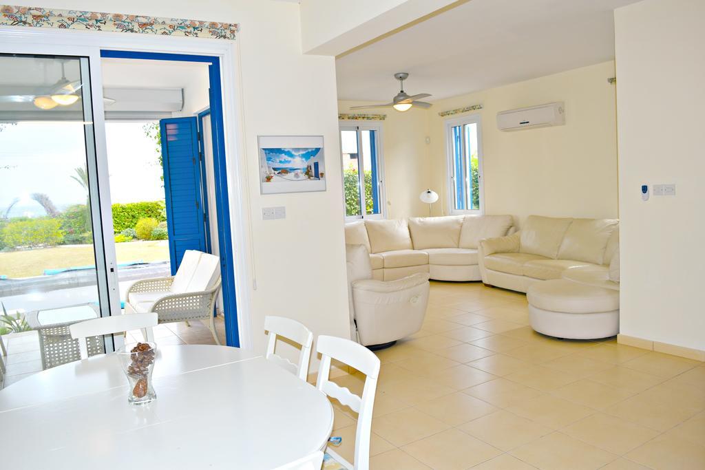 Latchi Beach Front Villa - Private Heated Pool - Amazing Uninterrupted Sea Views Πόλη Εξωτερικό φωτογραφία